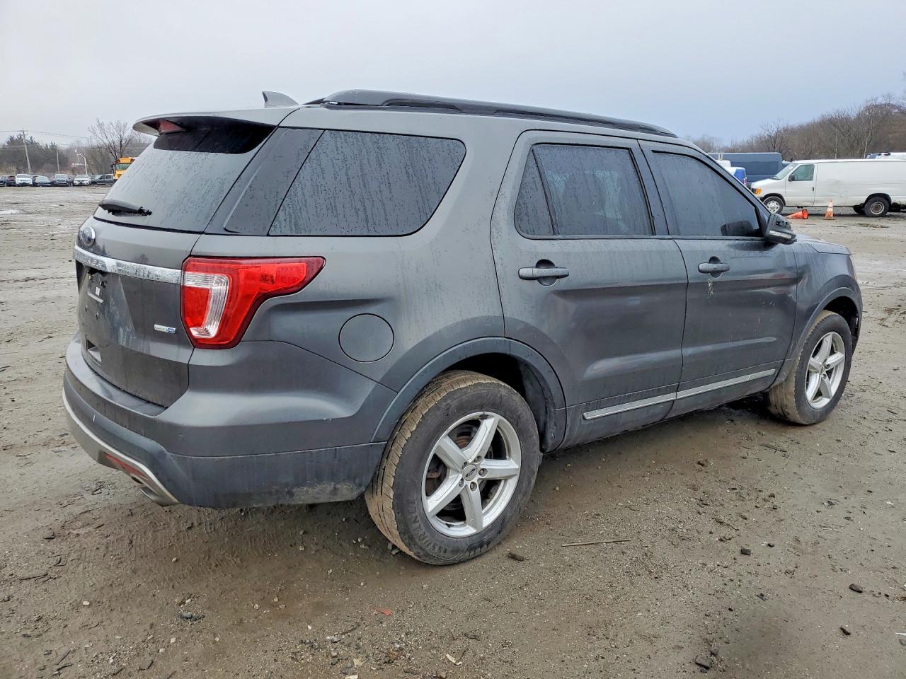 2017 Ford Explorer Xlt - Image 3