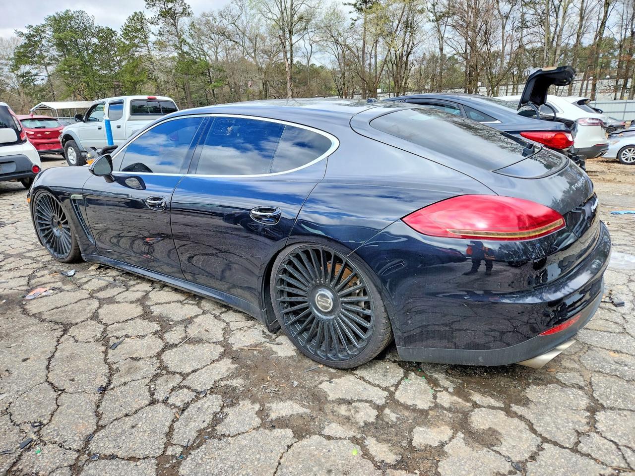 2016 Porsche Panamera S - Фото 2