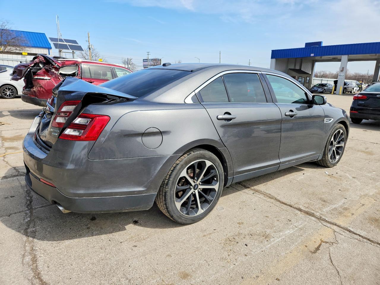 2016 Ford Taurus Limited - Image 3