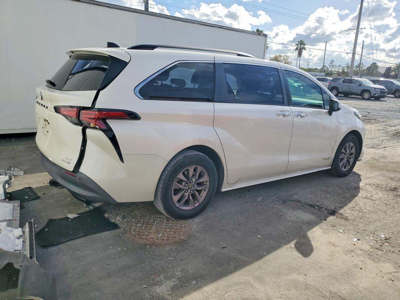 2021 Toyota Sienna Xle 8-Passenger - Фото 3