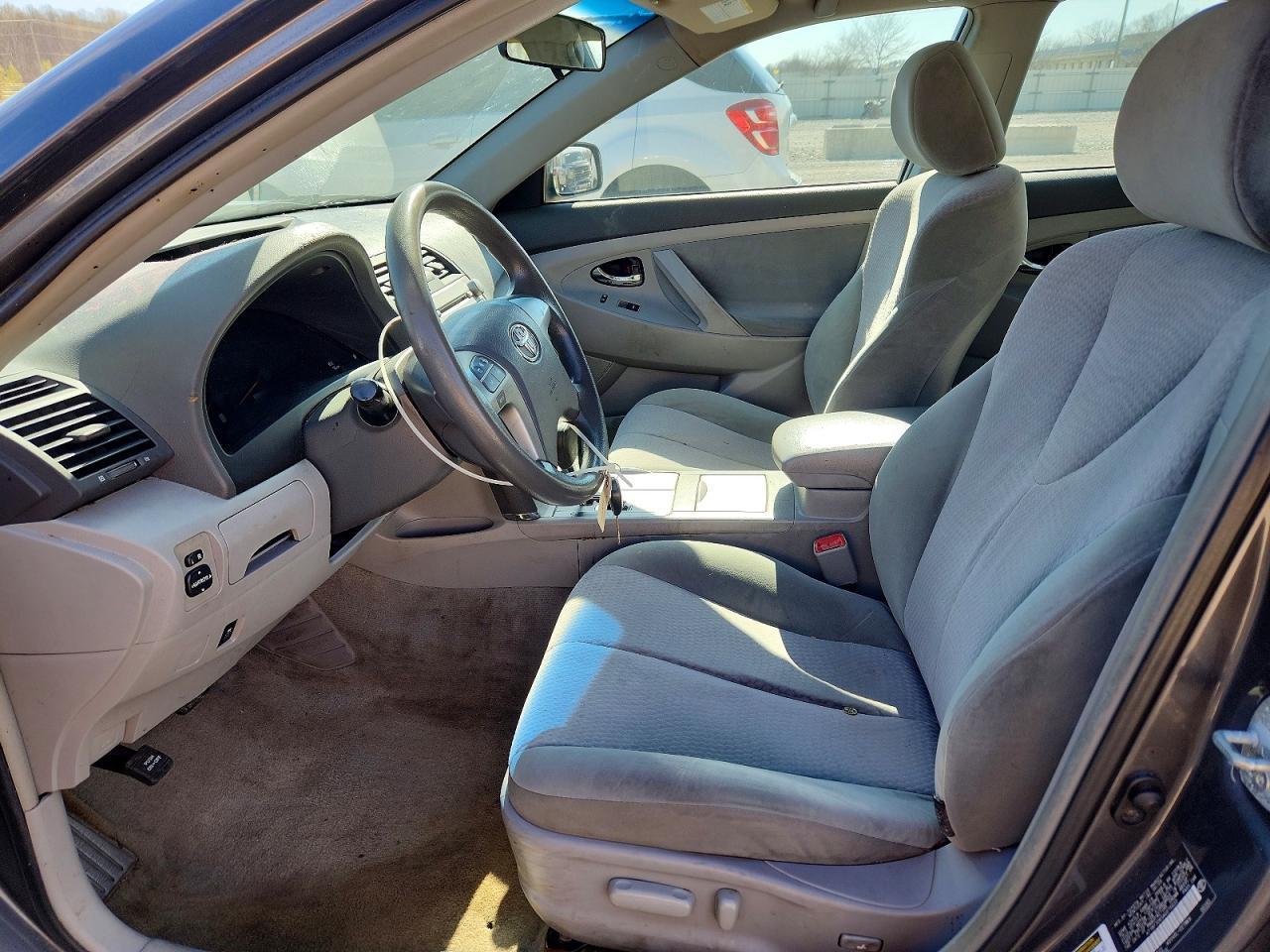 2010 Toyota Camry Le - Image 7