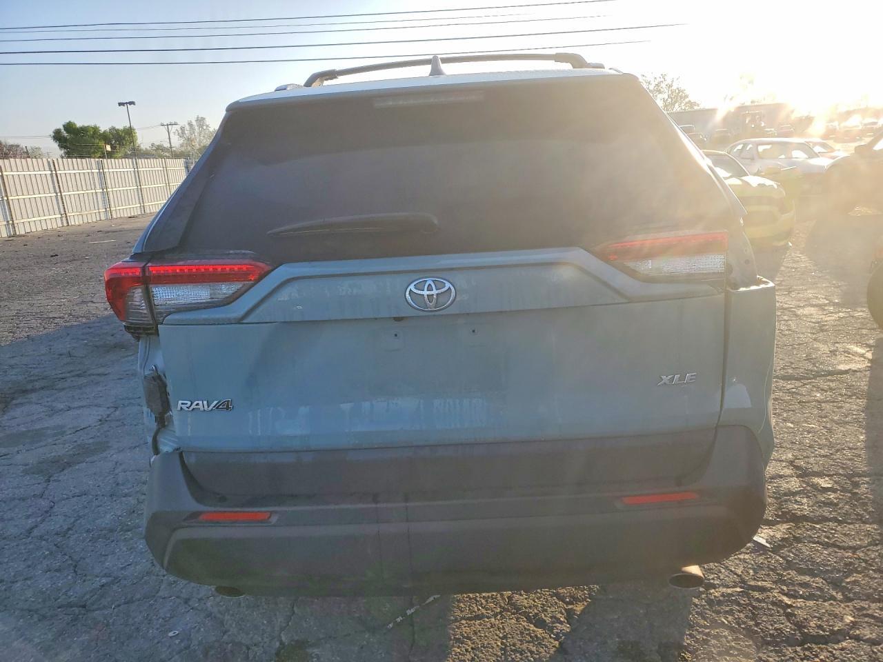 2021 Toyota Rav4 Xle Premium - Image 6