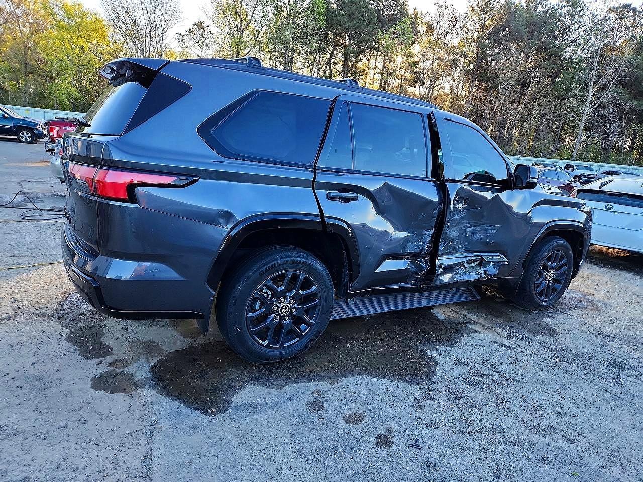 2023 Toyota Sequoia Platinum - Фото 3