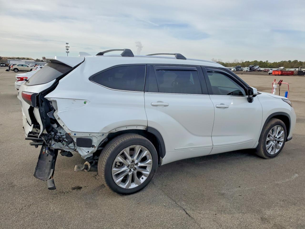 2022 Toyota Highlander - Фото 3