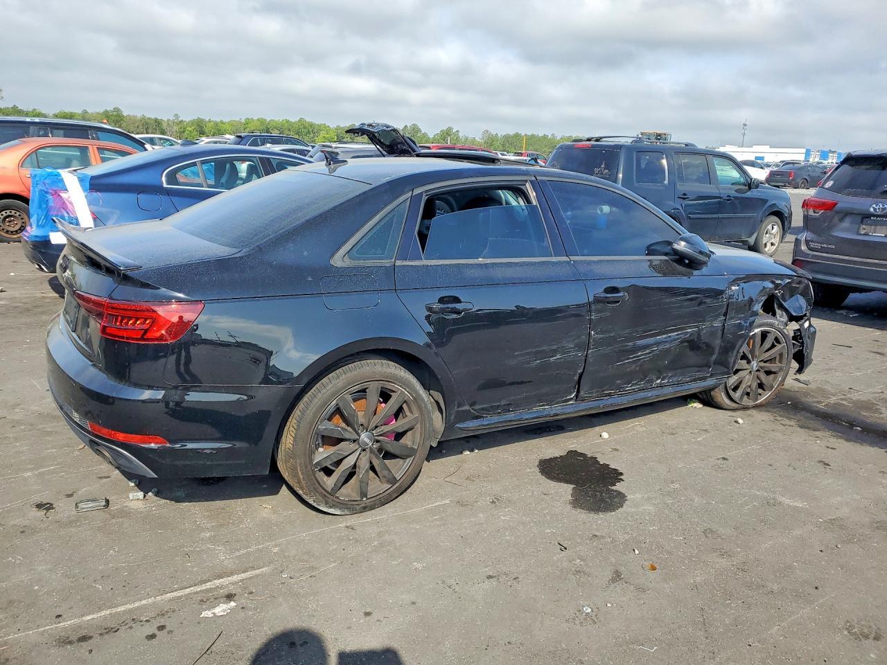 2018 Audi A4 Premium - Фото 3
