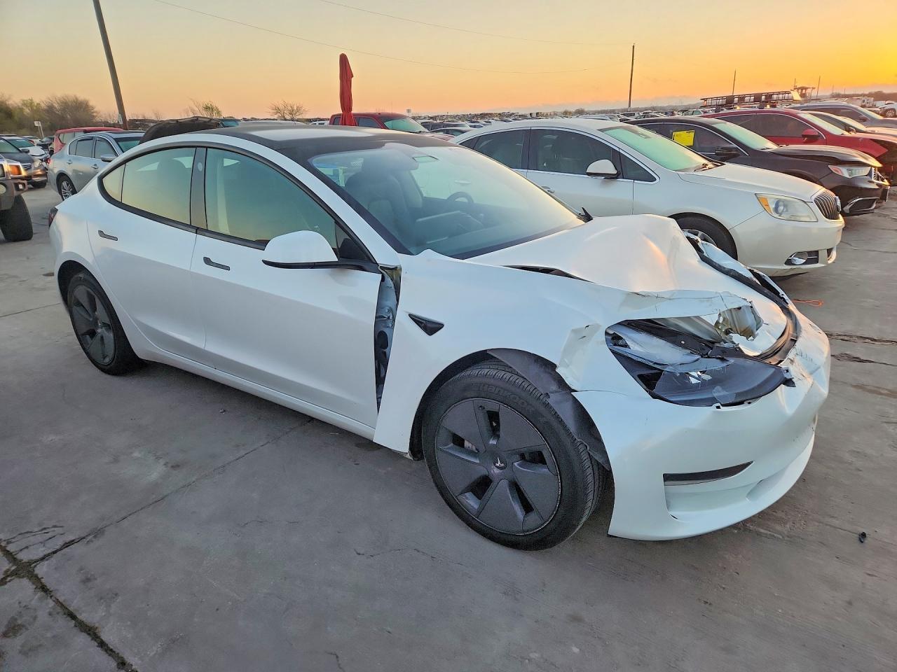 2023 Tesla Model 3 - Фото 4