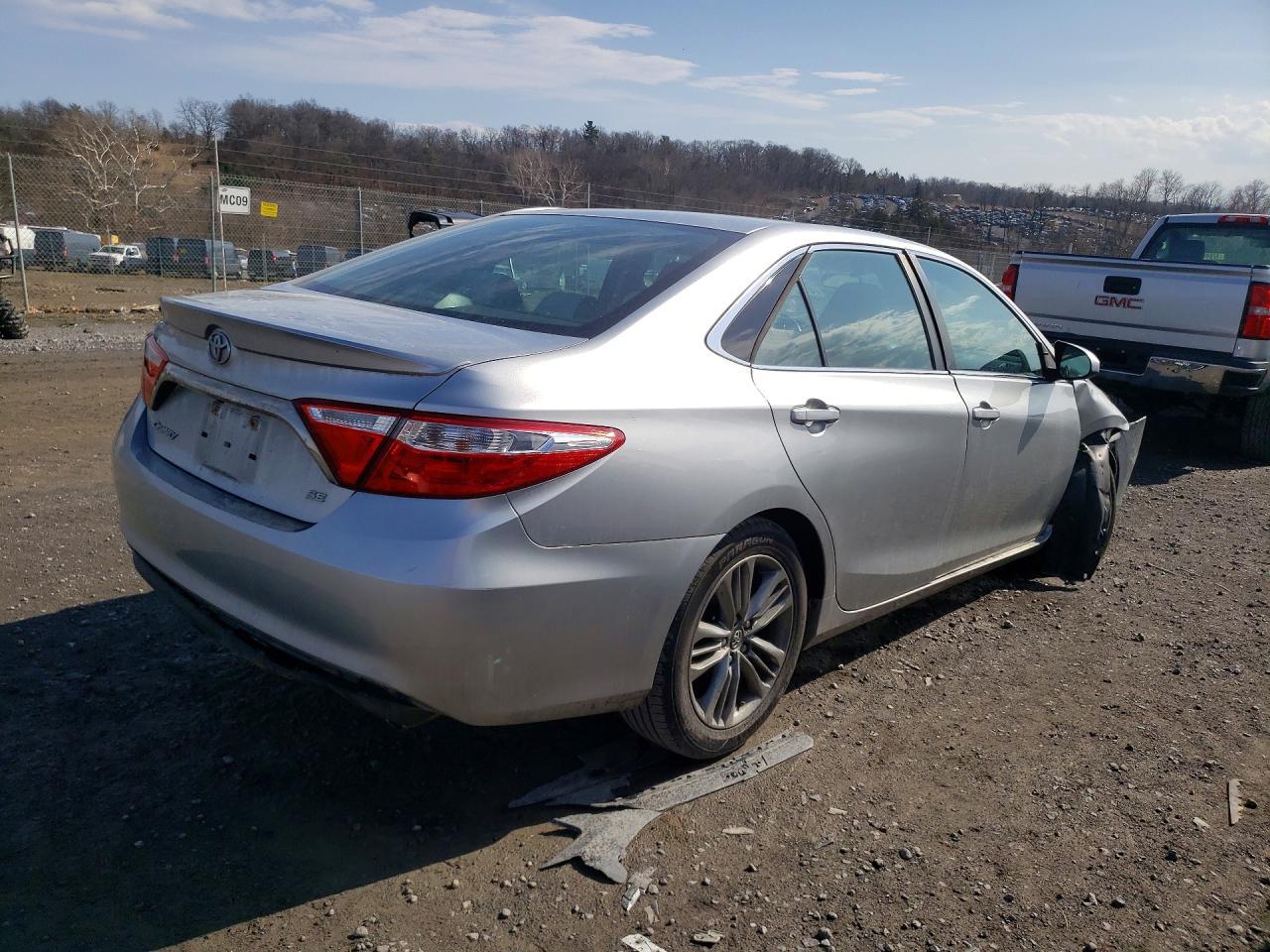 2017 Toyota Camry Se - Фото 3
