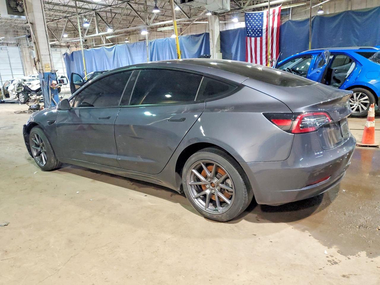 2023 Tesla Model 3 - Фото 2