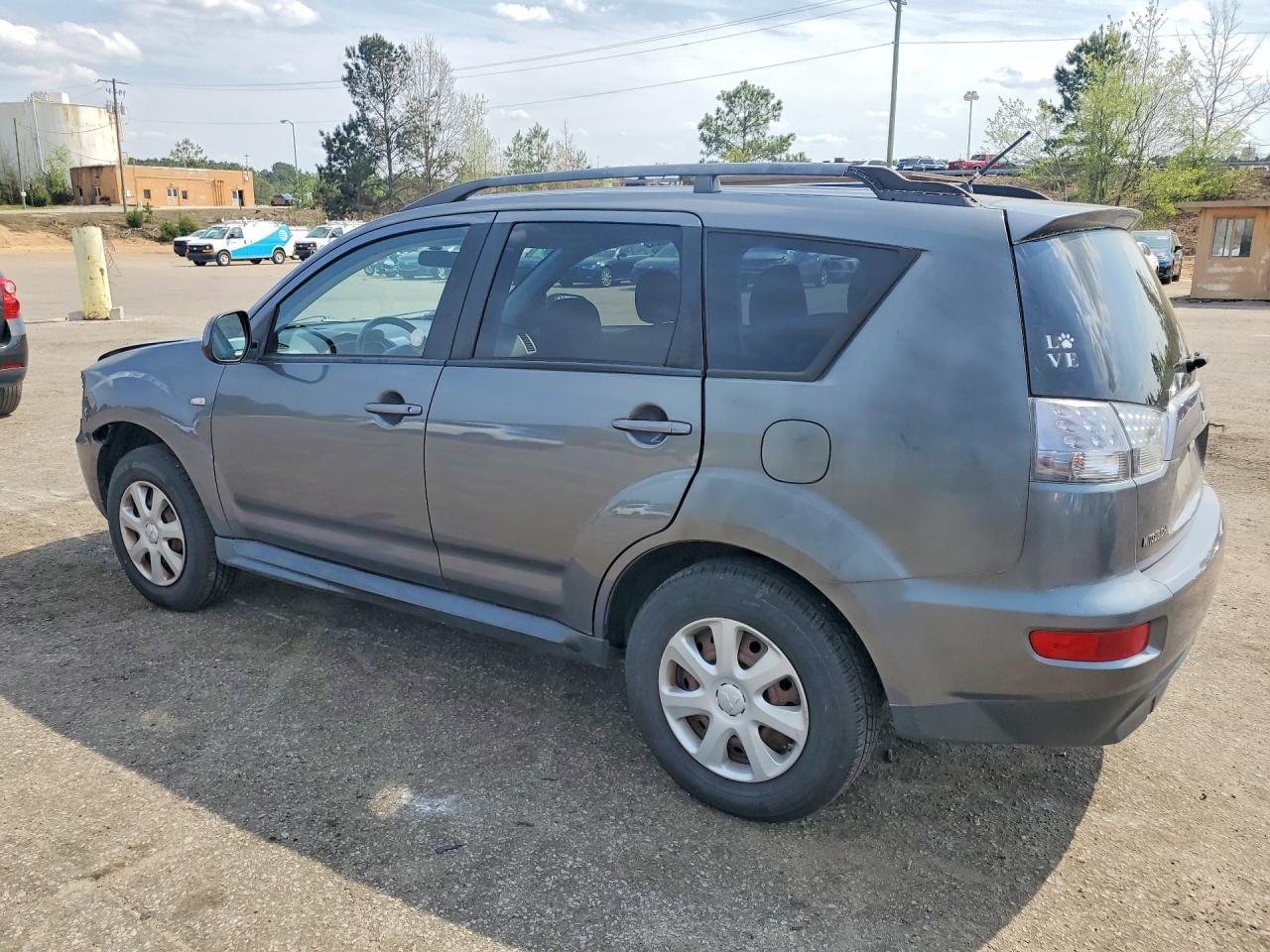 2012 Mitsubishi Outlander Es - Image 2