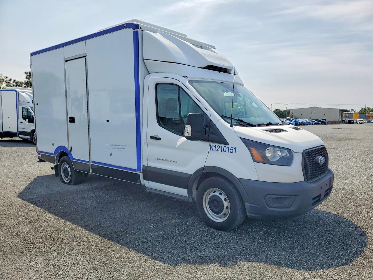 2021 Ford Transit Delivery Truck - Фото 4
