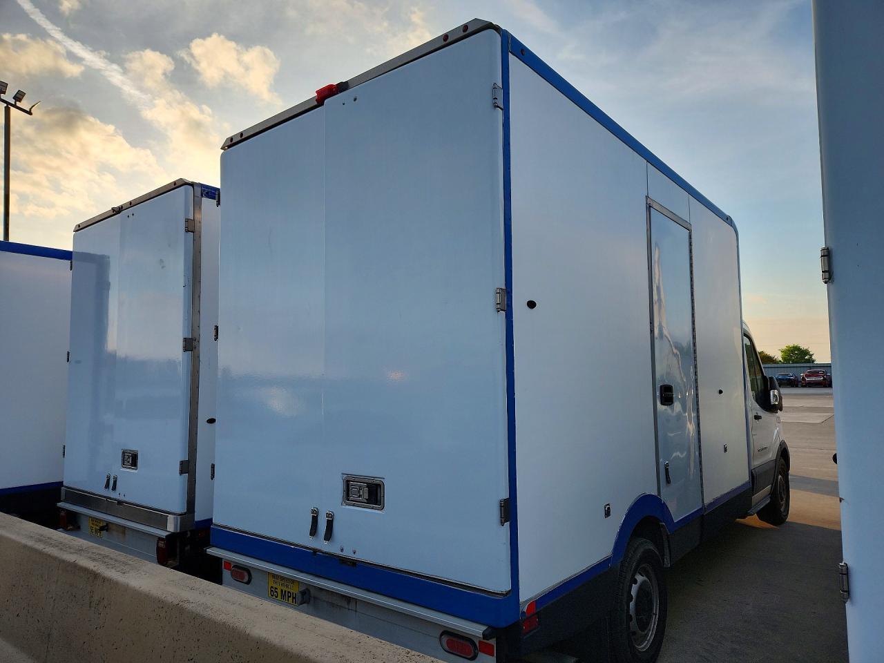 2022 Ford Transit Delivery Truck - Фото 3