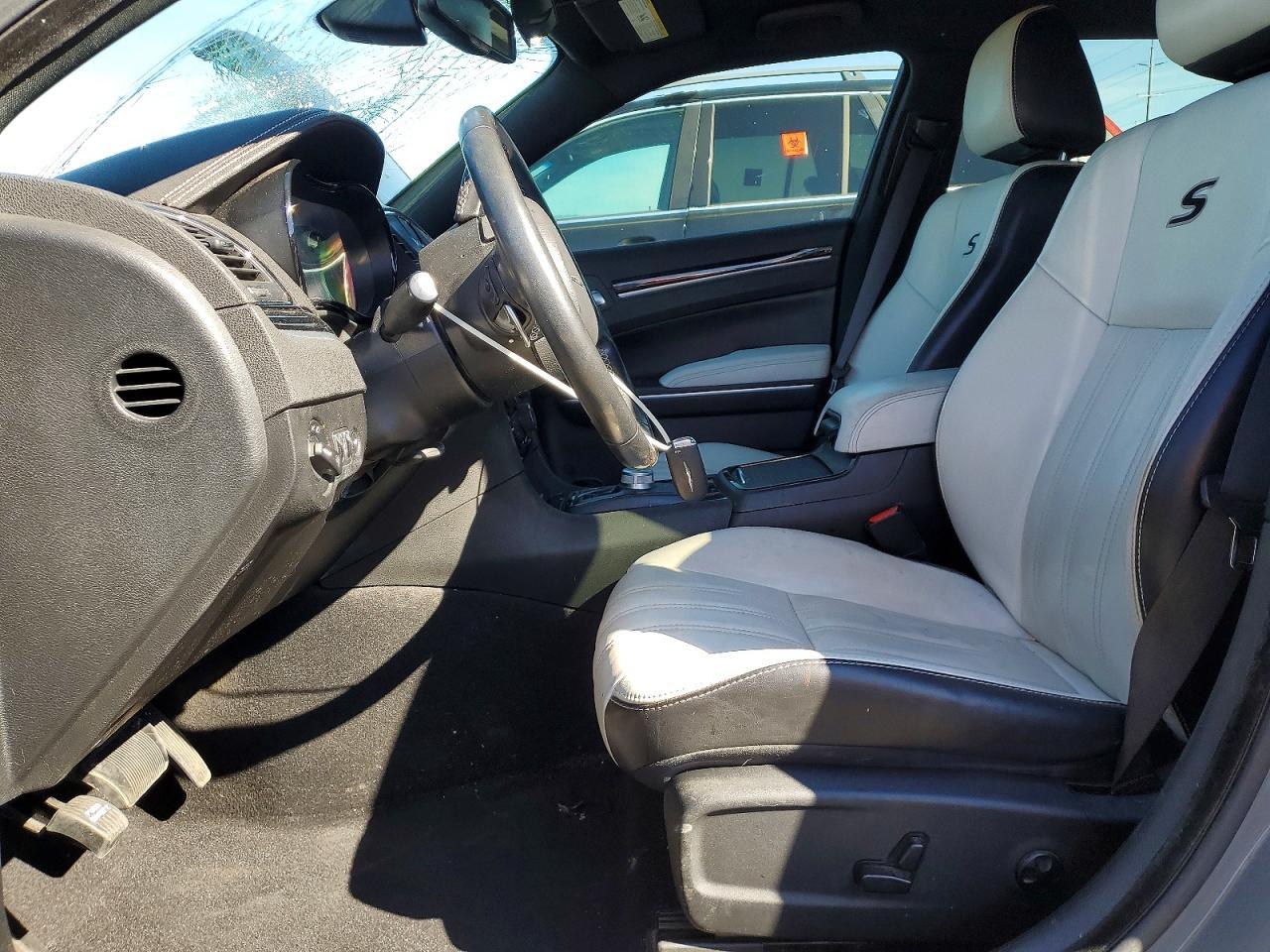 2019 Chrysler 300 S - Фото 7