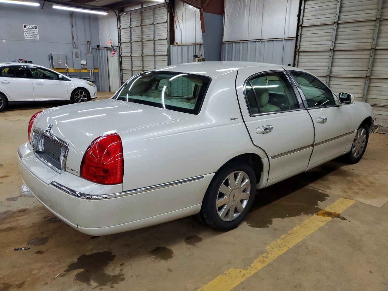2007 Lincoln Town Car Designer - Фото 3