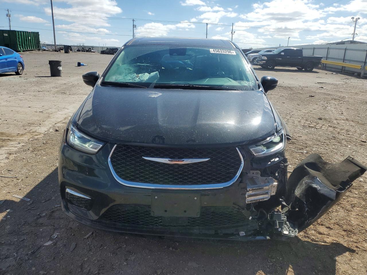 2023 Chrysler Pacifica Touring L - Image 5