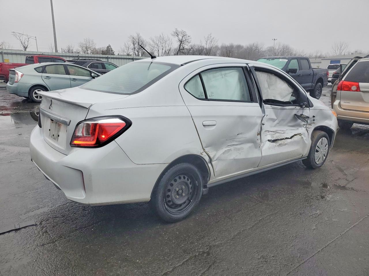 2024 Mitsubishi Mirage G4 Es - Image 3