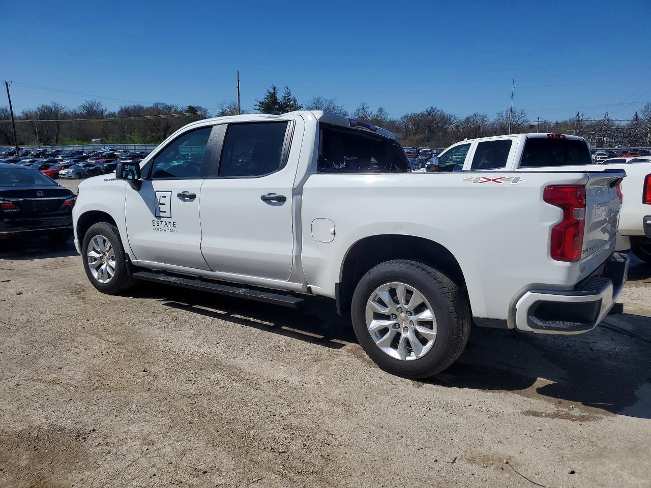 2024 Chevrolet Silverado K1500 Custom - Фото 2