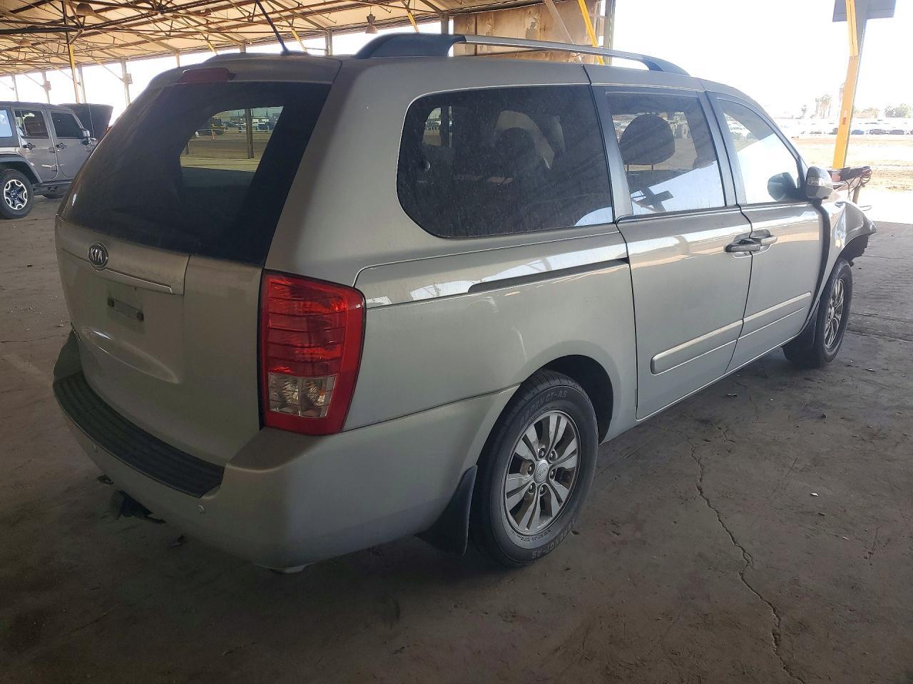 2012 Kia Sedona Lx - Фото 3