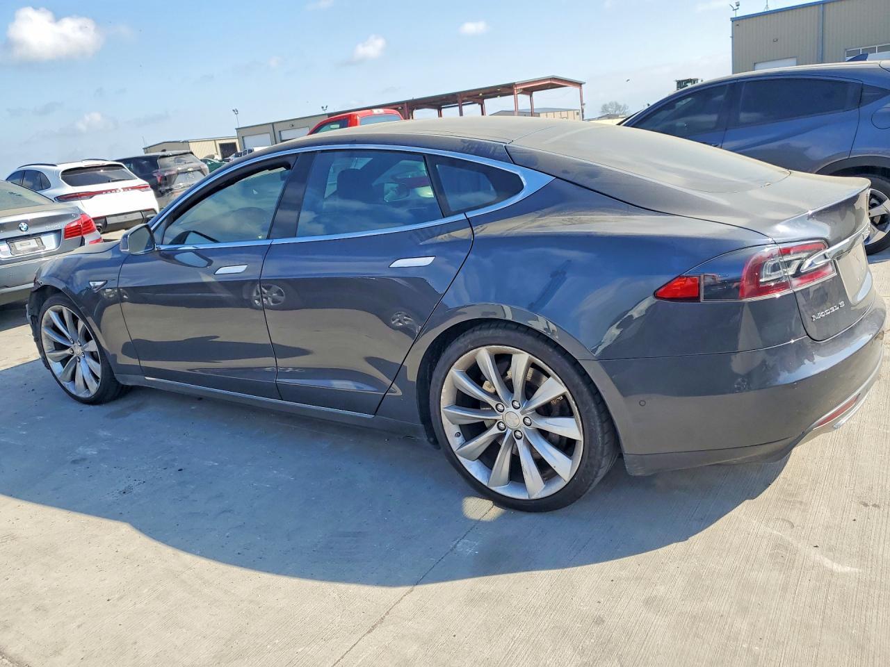 2015 Tesla Model S - Фото 2