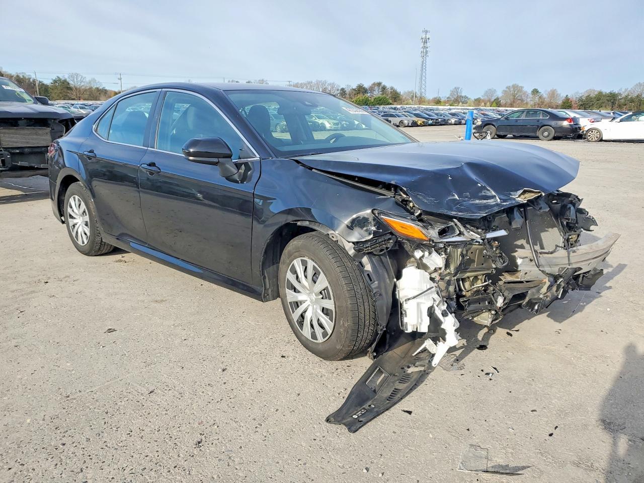 2022 Toyota Camry Hybrid Le - Image 4