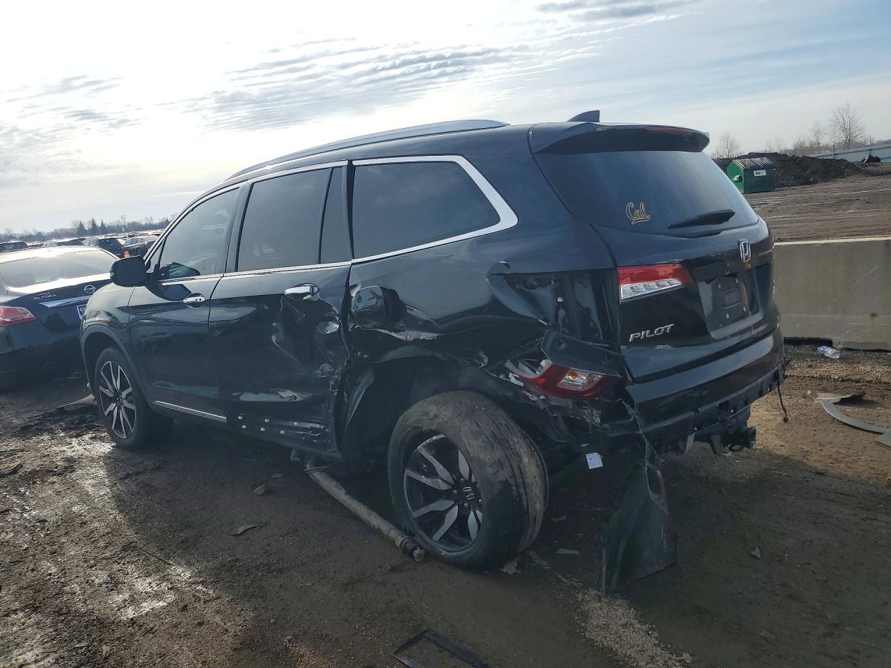 2021 Honda Pilot Touring - Image 2