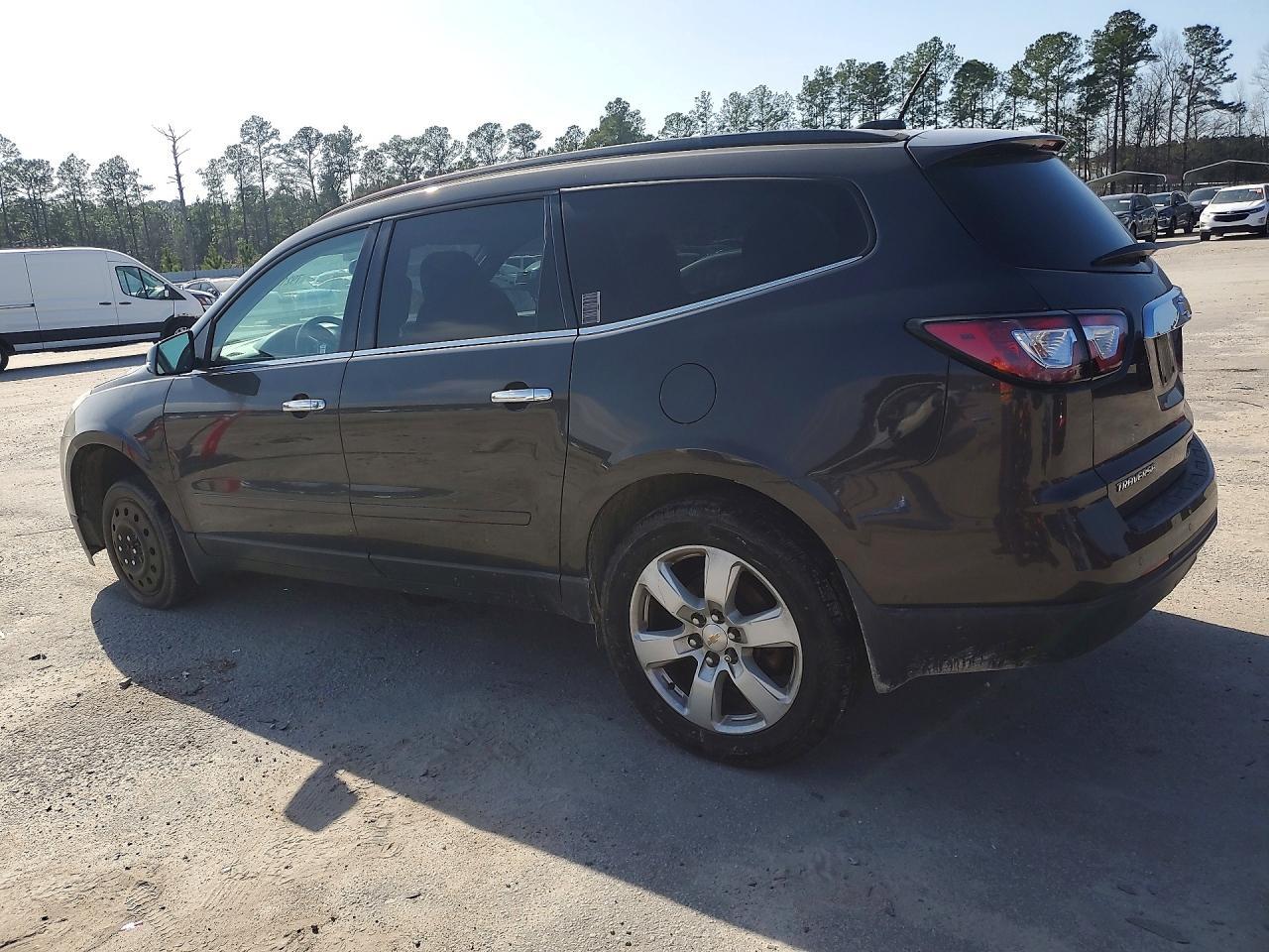 2017 Chevrolet Traverse Lt - Image 2