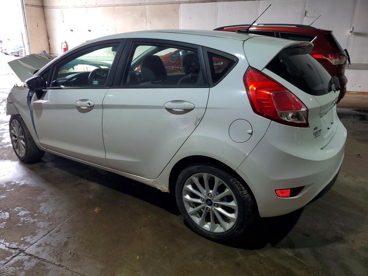 2014 Ford Fiesta Se - Image 2