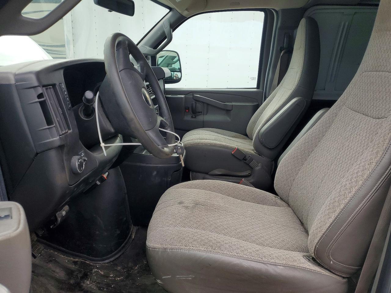 2018 Chevrolet Express G2500 Utility / Service Van - Фото 7