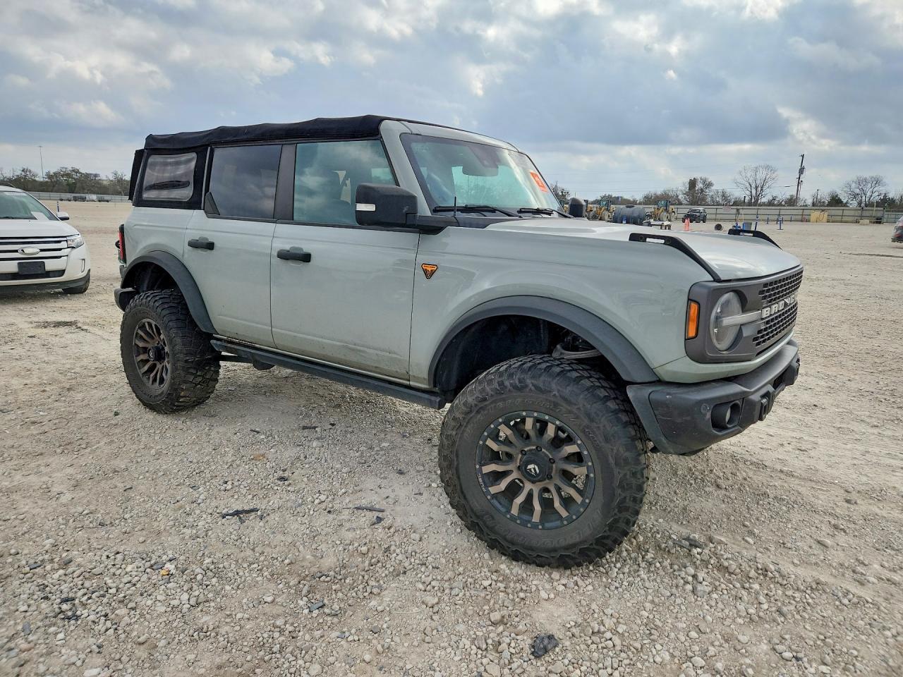 2022 Ford Bronco Base - Image 4