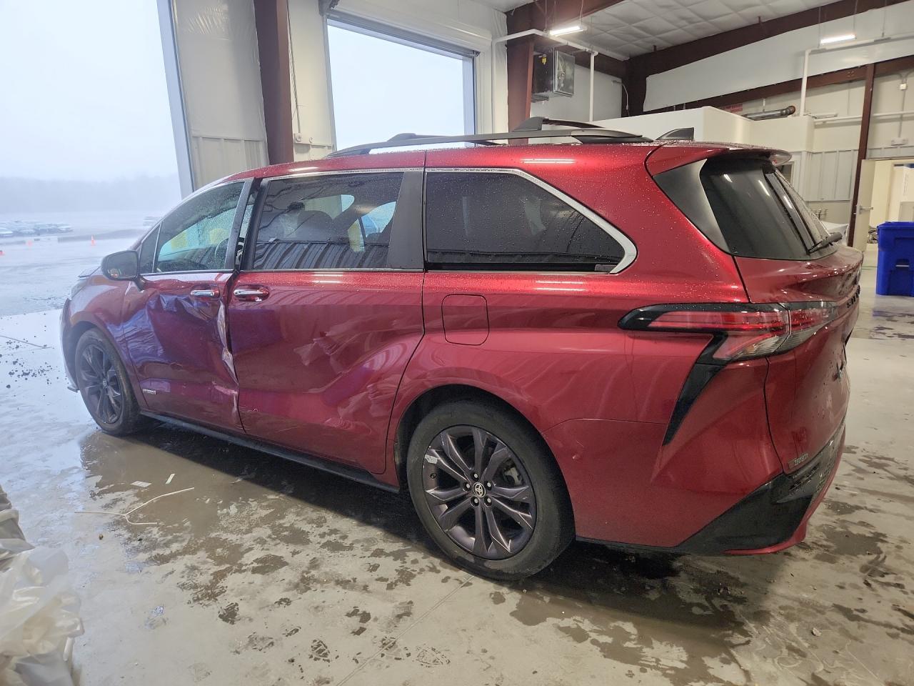 2021 Toyota Sienna Xse 7-Passenger - Image 2
