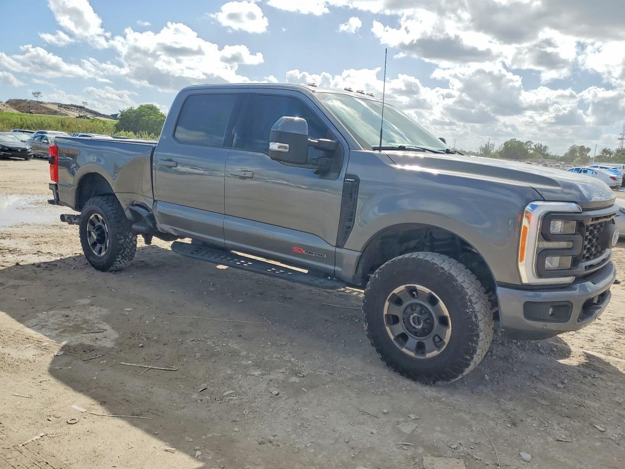 2023 Ford F250 Super Duty - Image 4