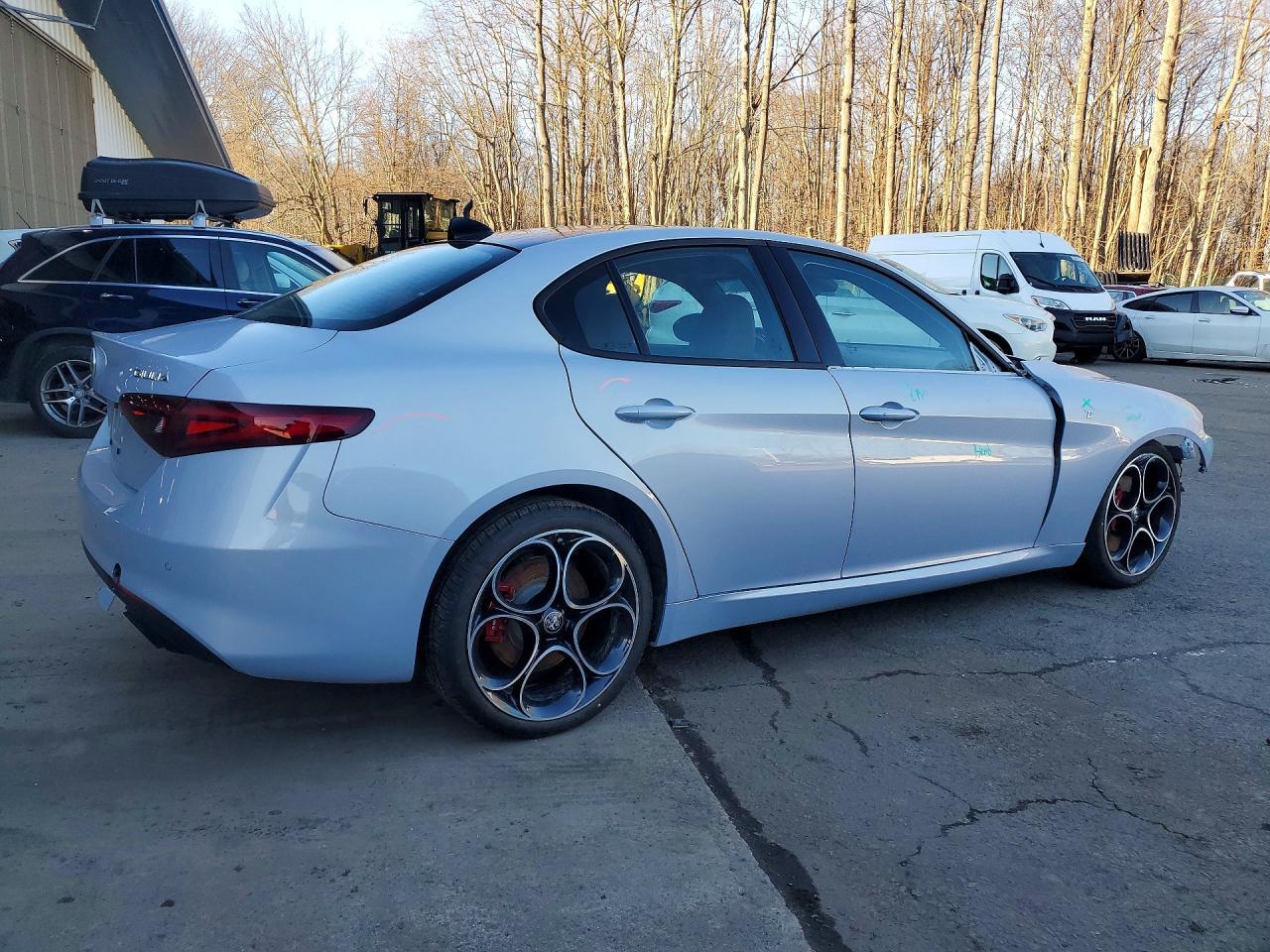 2022 Alfa Romeo Giulia Super - Image 3