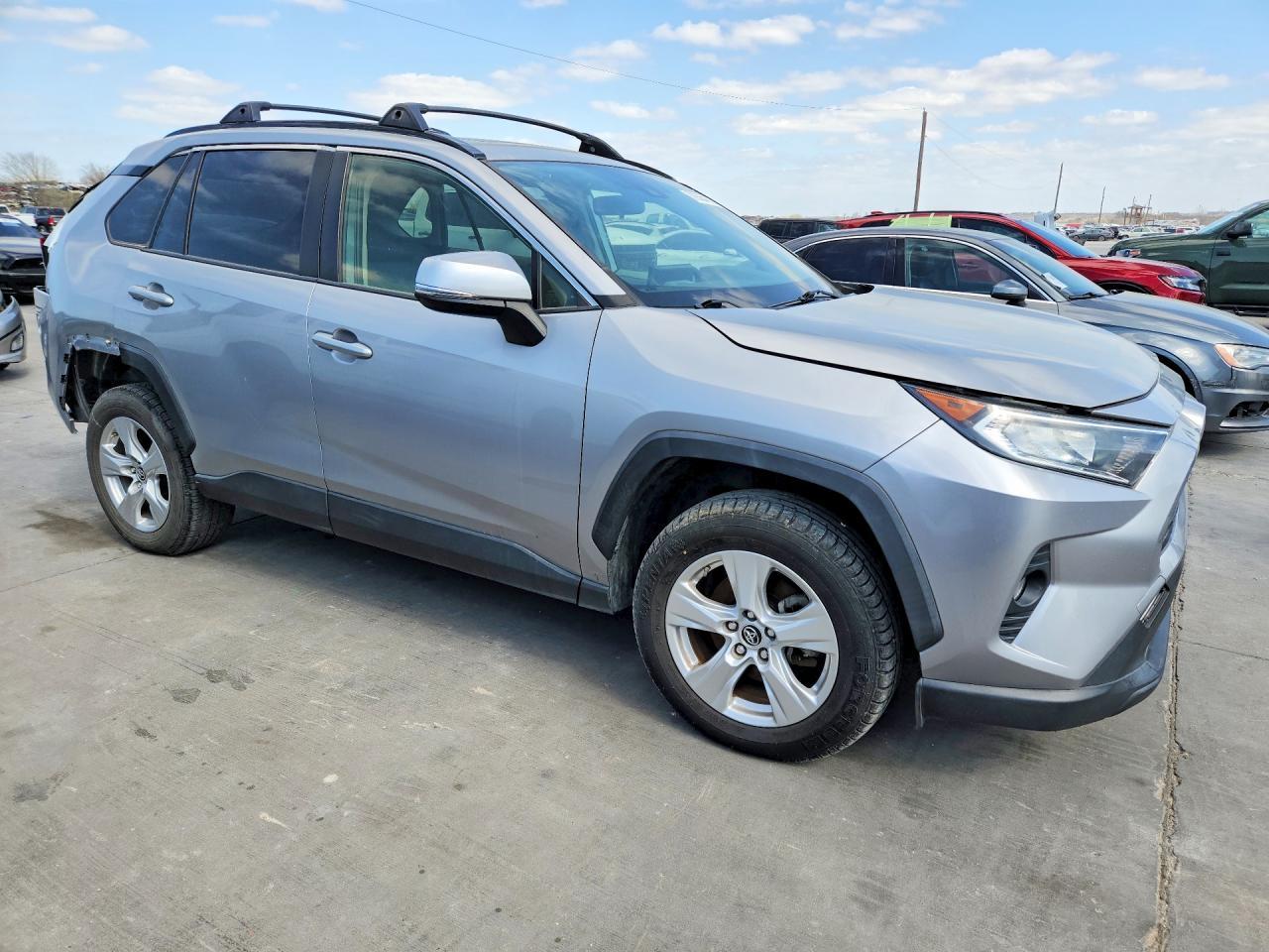 2019 Toyota Rav4 Xle - Image 4