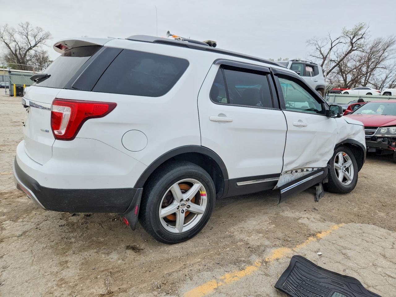 2017 Ford Explorer Xlt - Фото 3