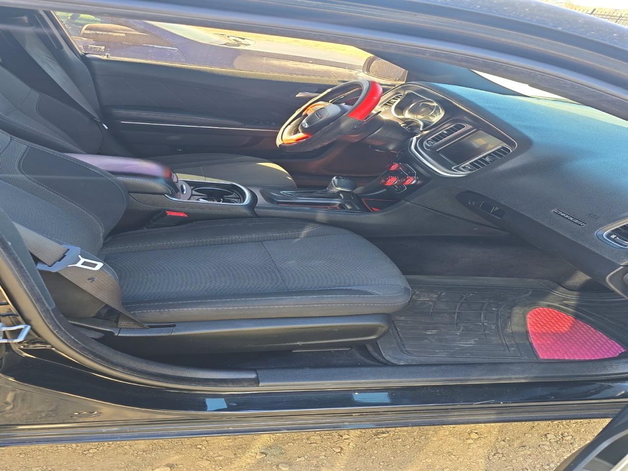 2015 Dodge Charger R - Image 5