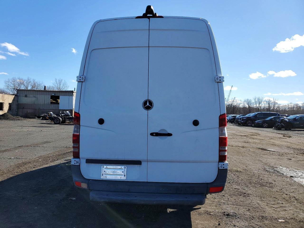 2015 Mercedes-Benz Sprinter 2500 - Image 6