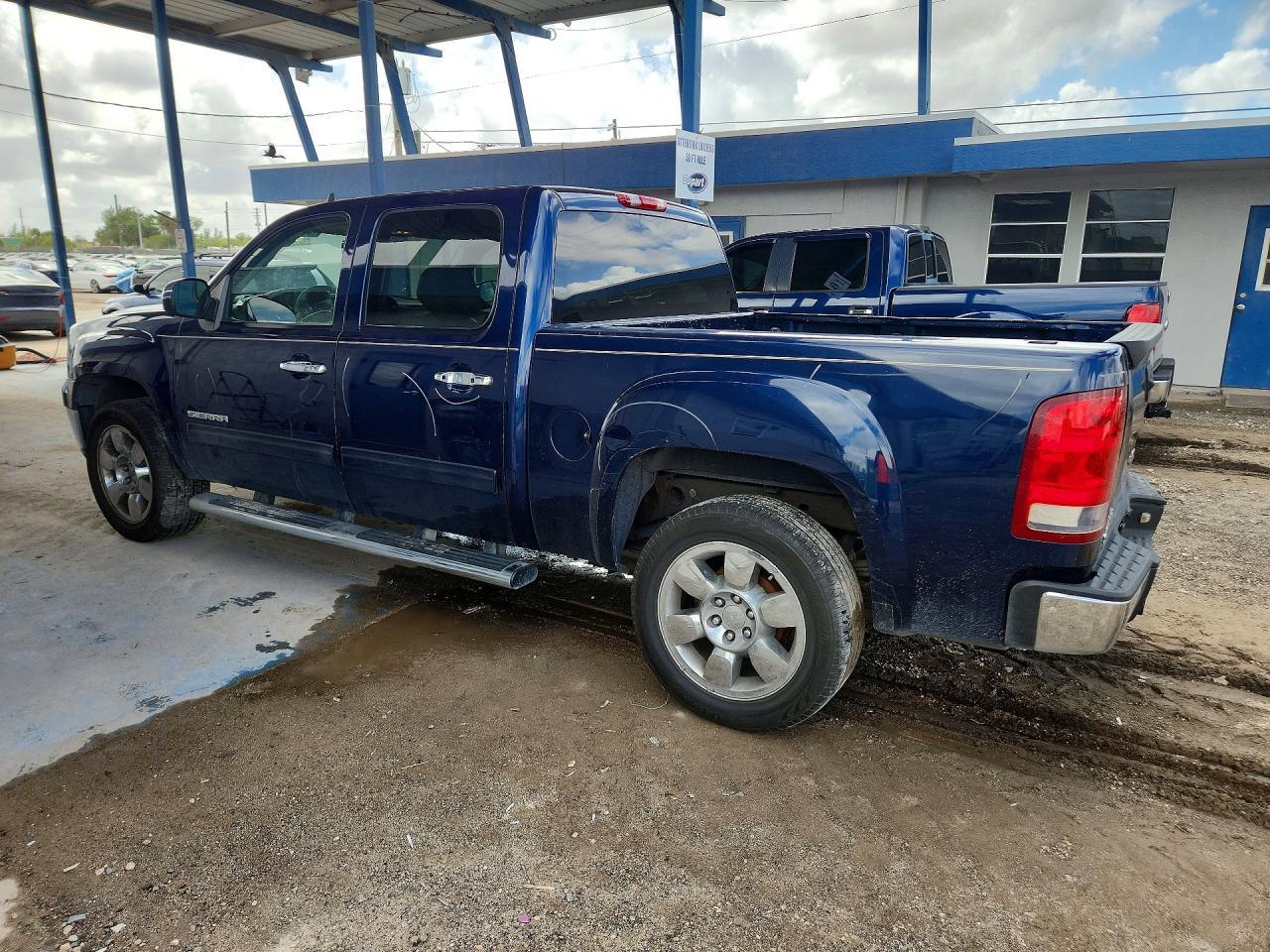 2010 GMC Sierra C1500 Sle - Image 2