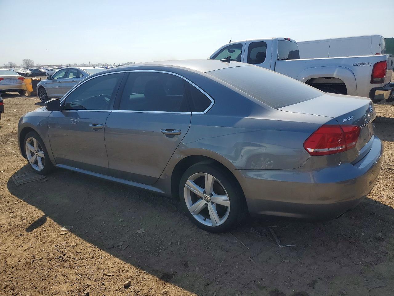 2013 Volkswagen Passat Se - Image 2