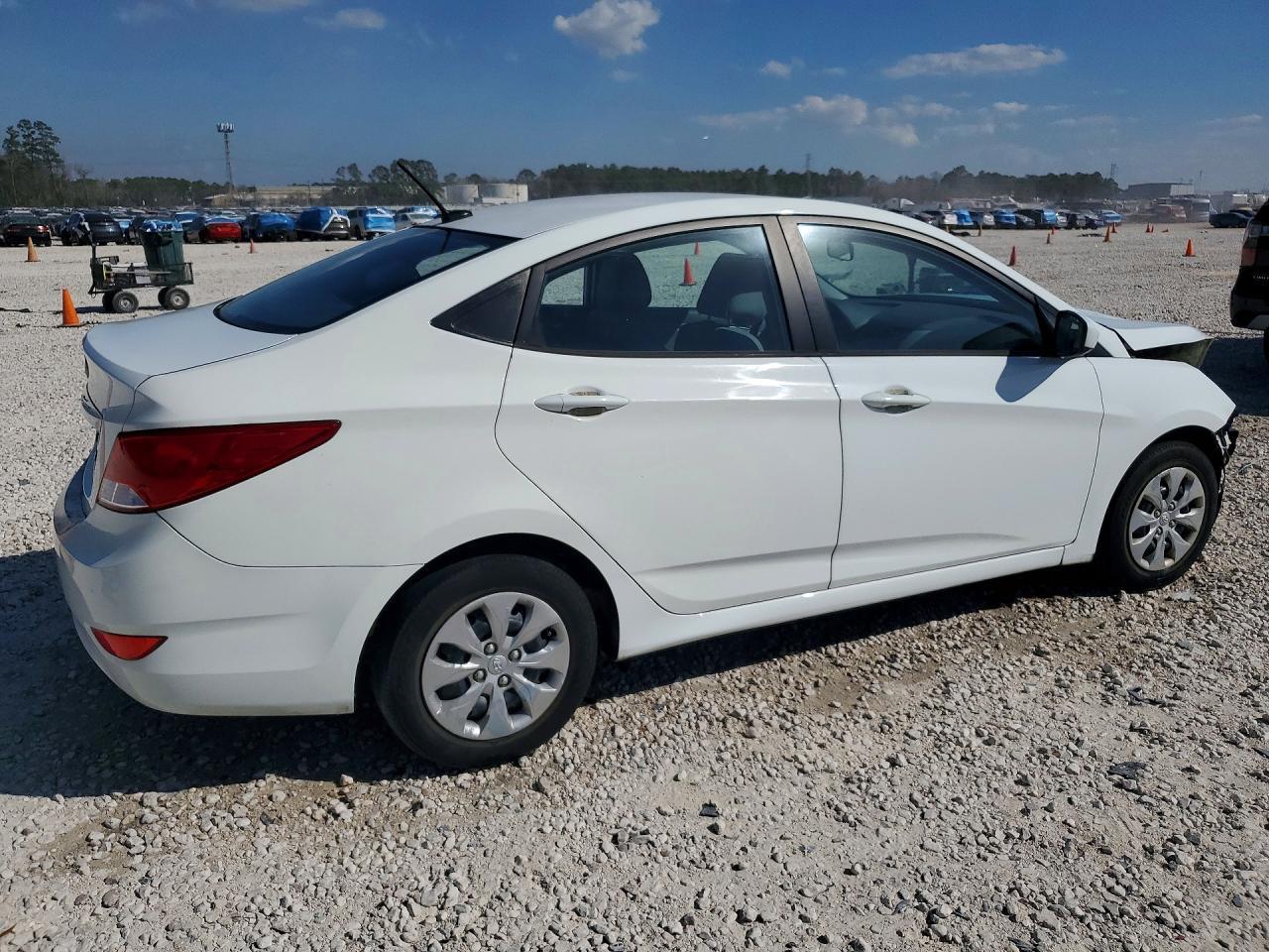 2016 Hyundai Accent Se - Фото 3