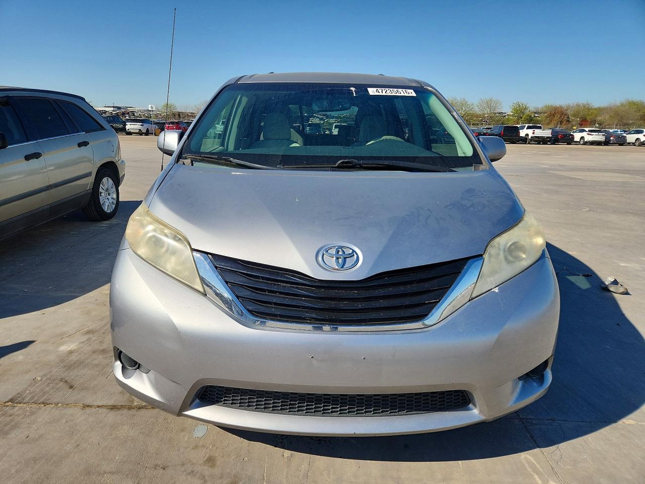 2012 Toyota Sienna Le 8-Passenger - Image 5