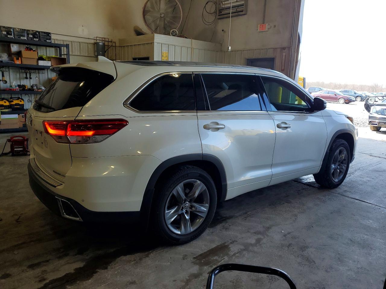2019 Toyota Highlander Limited Platinum - Фото 3
