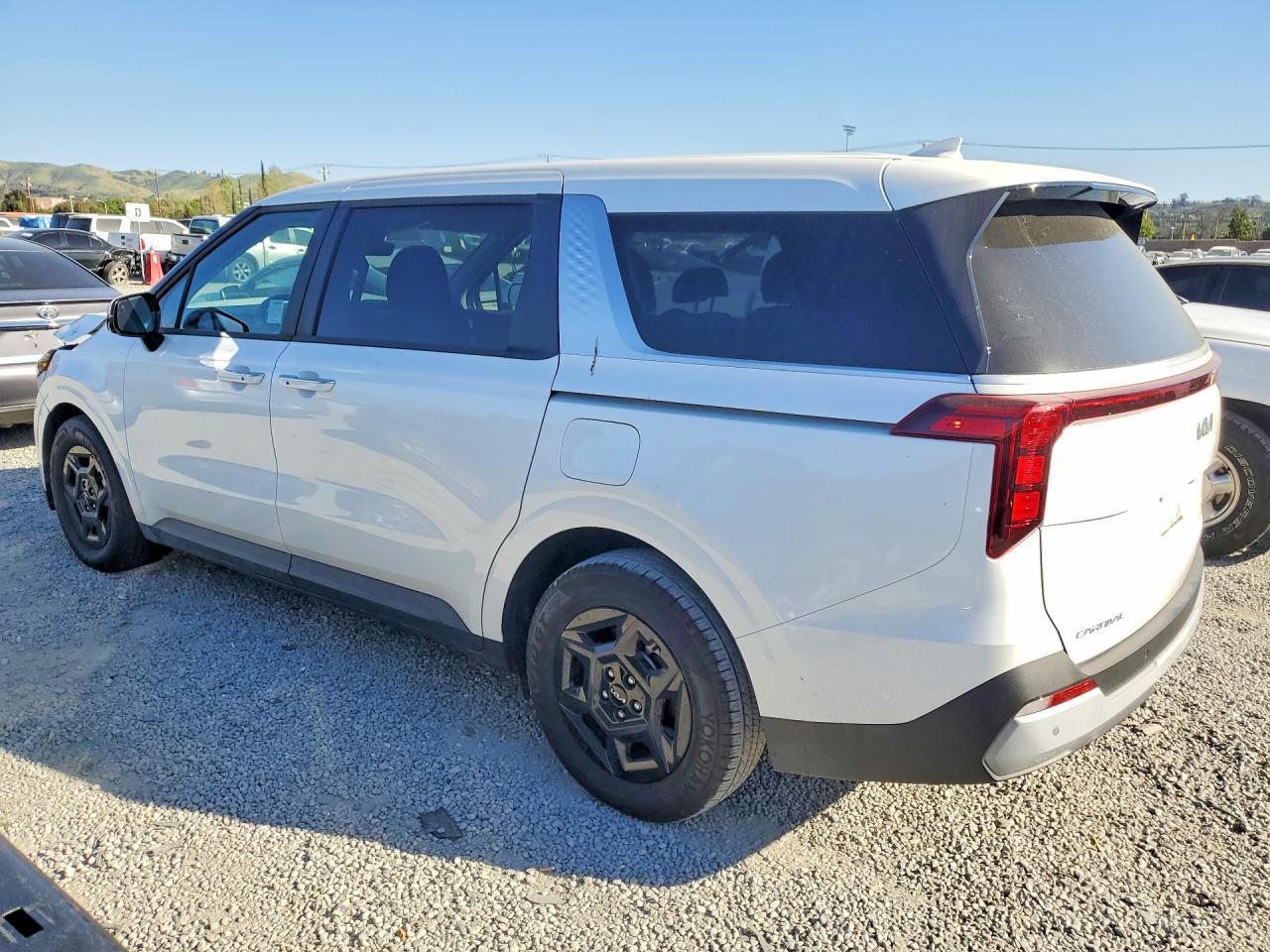 2025 Kia Carnival Lxs - Фото 2