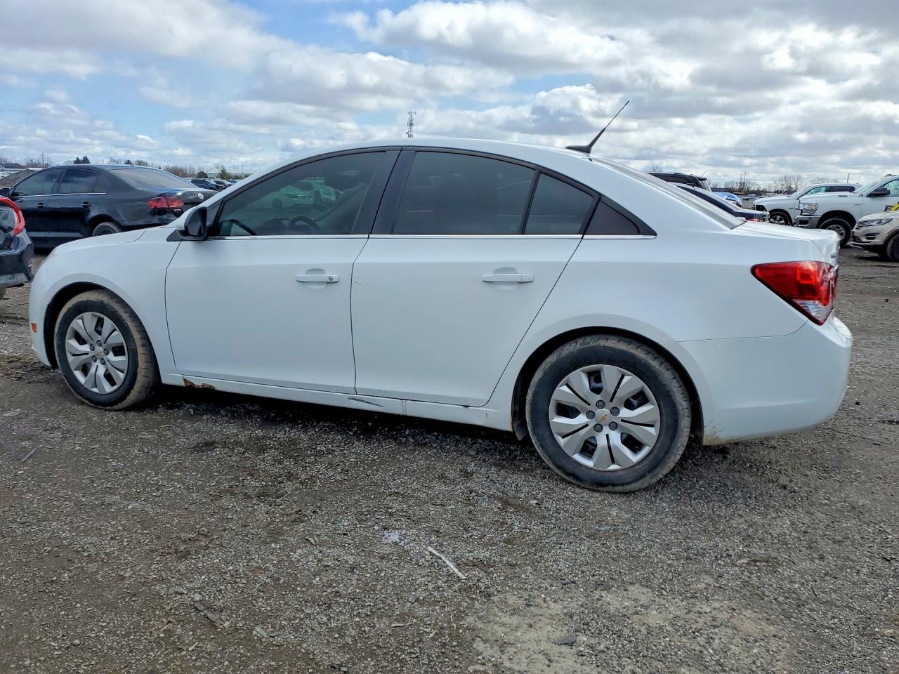 2014 Chevrolet Cruze Lt - Image 2