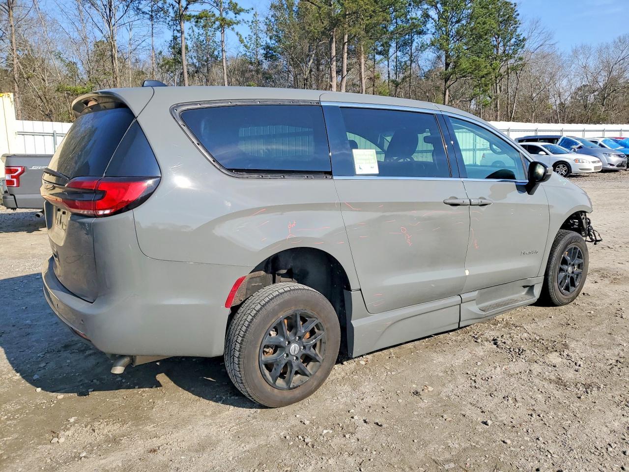 2023 Chrysler Pacifica Touring L - Фото 3