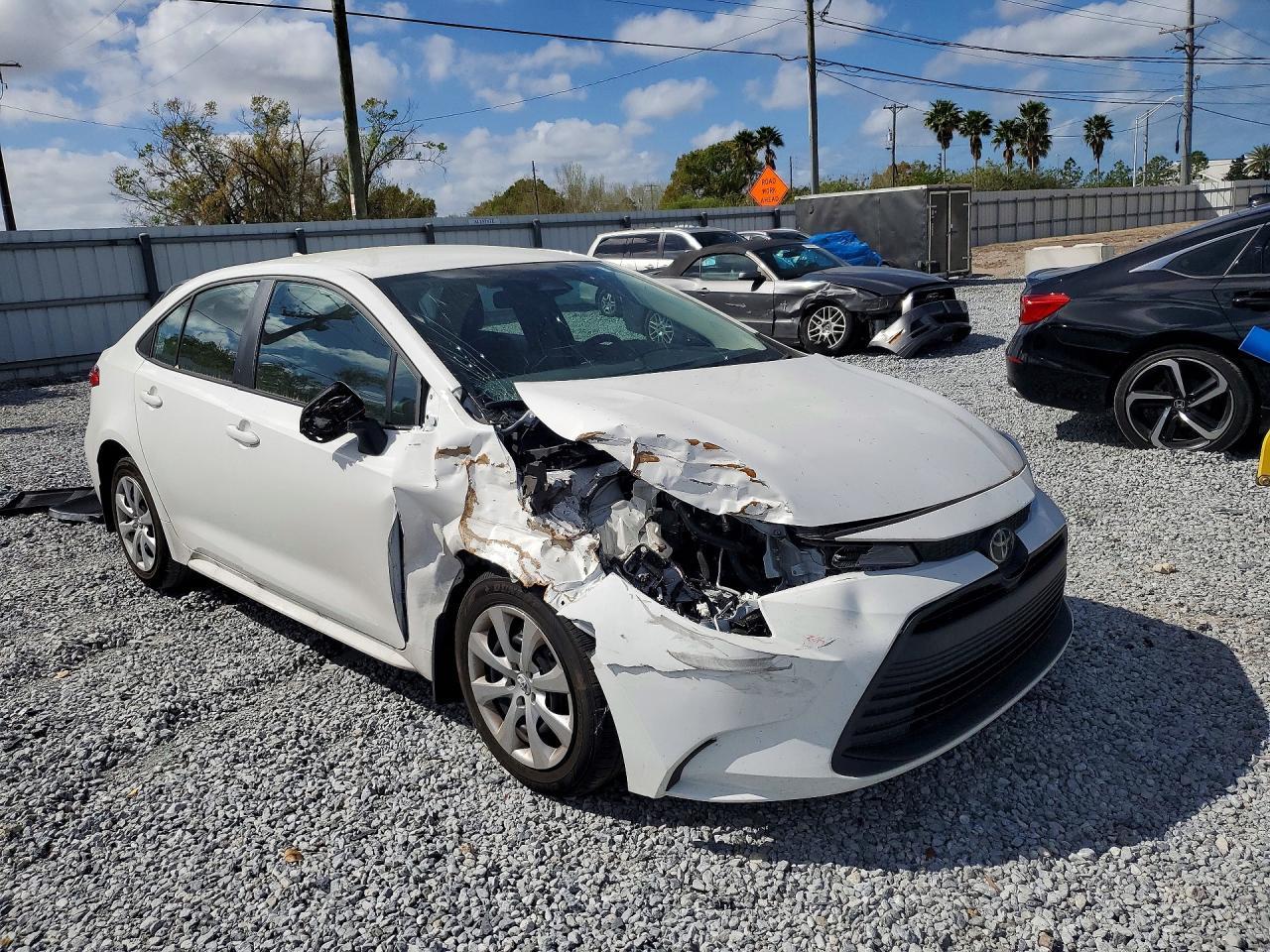 2025 Toyota Corolla Le - Фото 4