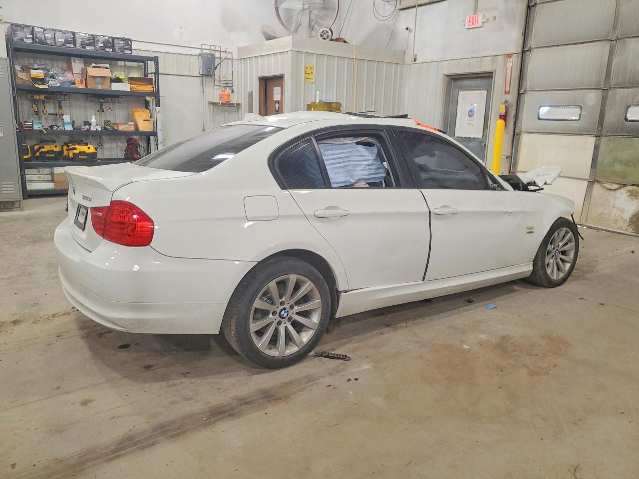 2011 BMW 328 Xi - Фото 3