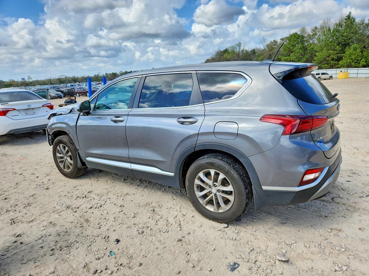 2019 Hyundai Santa Fe Se 2.4L - Image 2