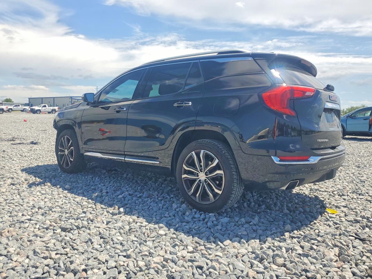 2019 GMC Terrain Denali - Image 2