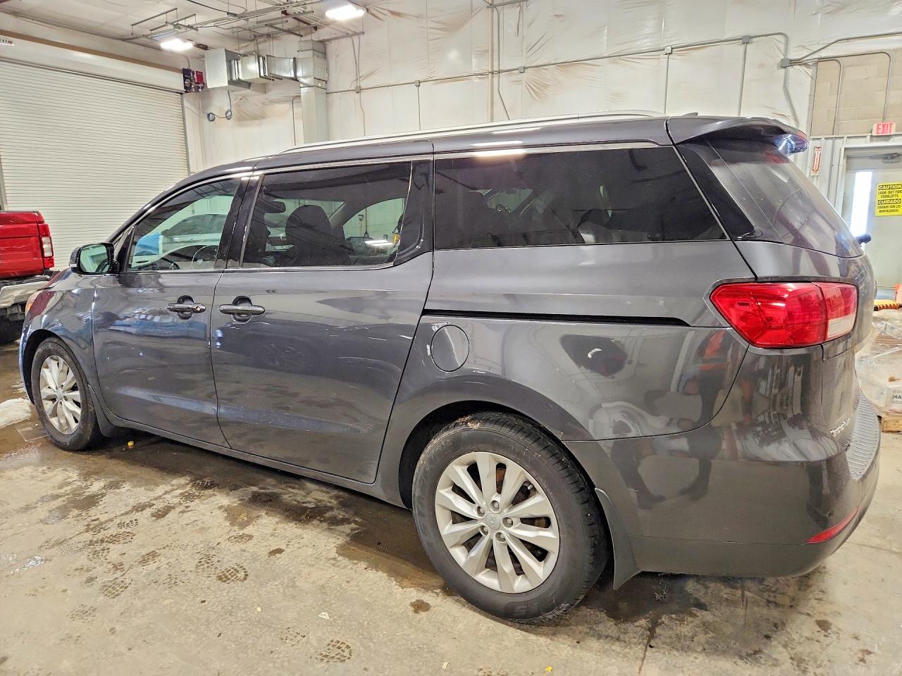 2016 Kia Sedona Ex - Image 2