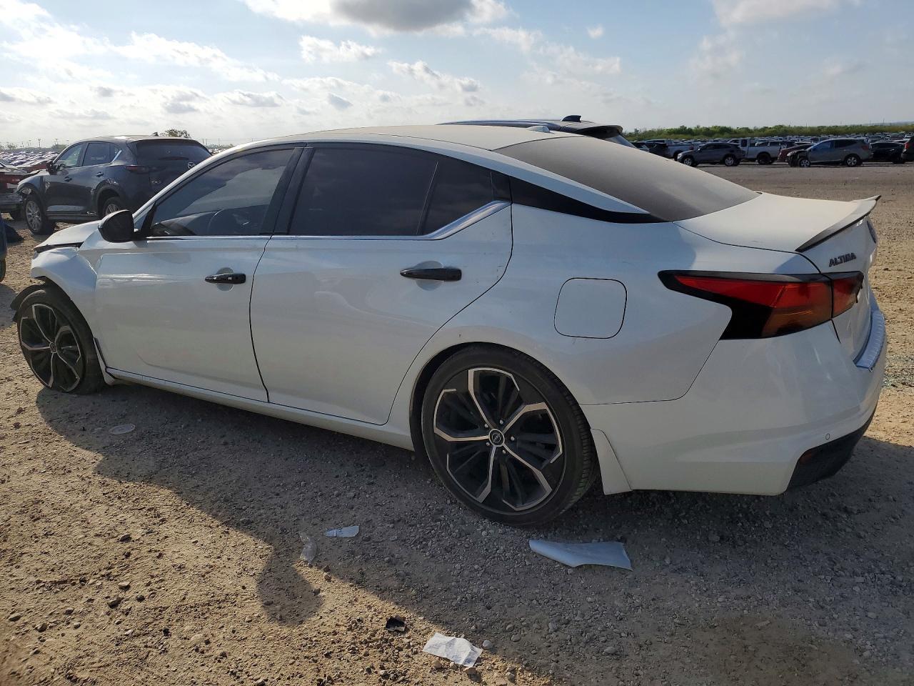 2023 Nissan Altima 2.5 Sr - Image 2