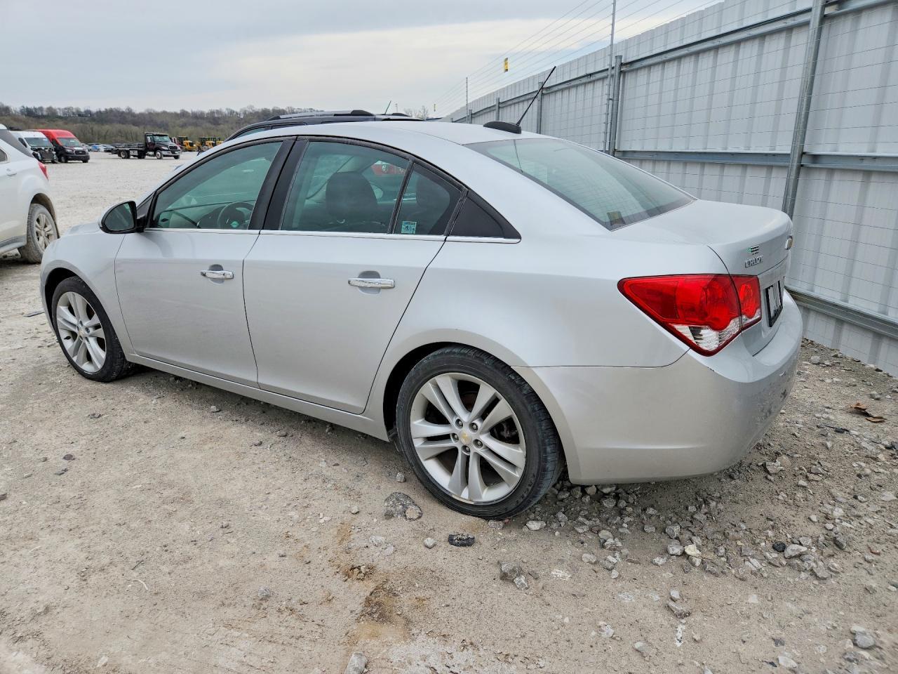 2016 Chevrolet Cruze Limited Ls - Image 2